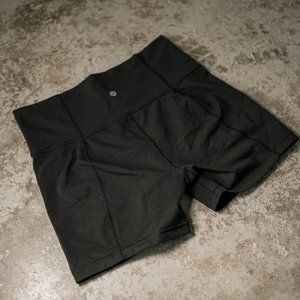 Lulu Groove High rise shorts